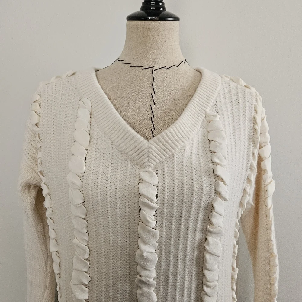 Club Monaco Ivory Woven VNeck Sweater